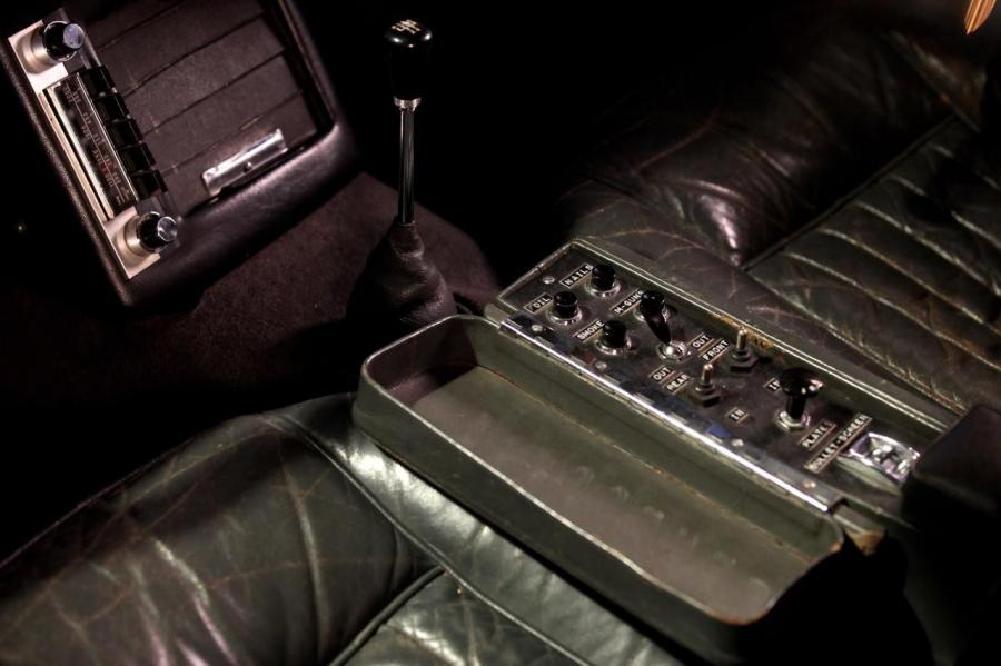 Детали интерьера Aston Martin DB5 James Bond Edition 1964 года  (фото 28 из 97)